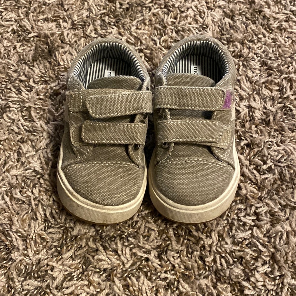 Morgan & Milo size 6 toddler boy shoes